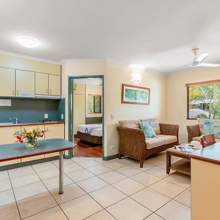 Bay Village Tropical Retreat & Apartments Кэрнс Экстерьер фото