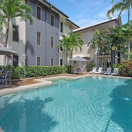 Bay Village Tropical Retreat & Apartments Кэрнс Экстерьер фото