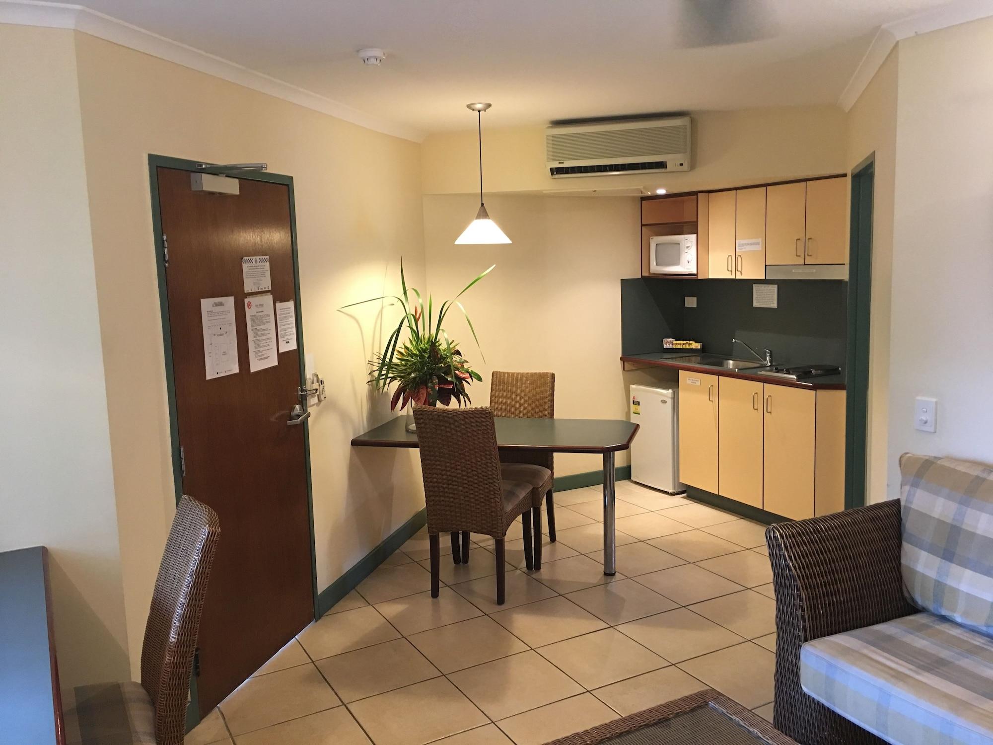 Bay Village Tropical Retreat & Apartments Кэрнс Экстерьер фото