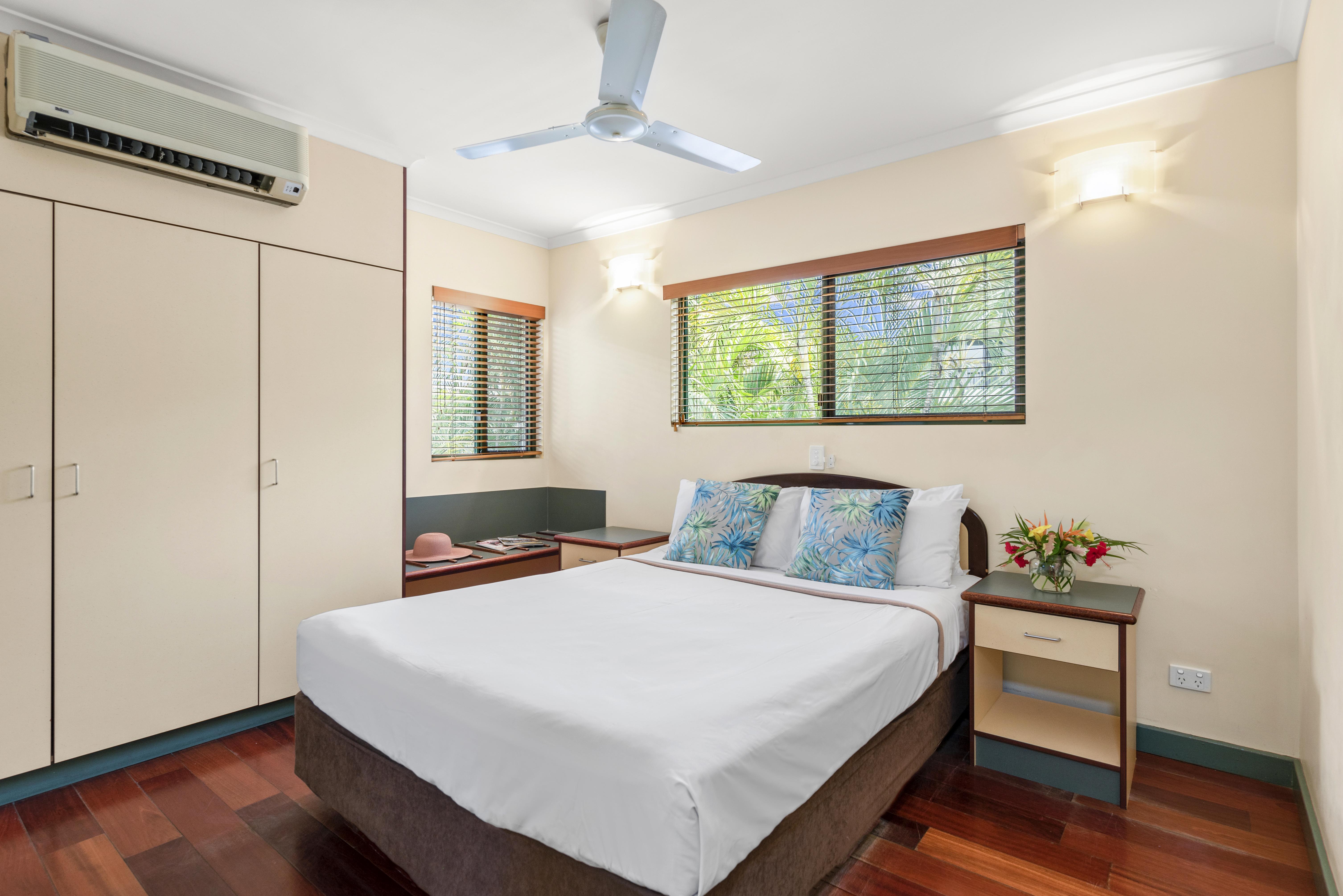 Bay Village Tropical Retreat & Apartments Кэрнс Экстерьер фото