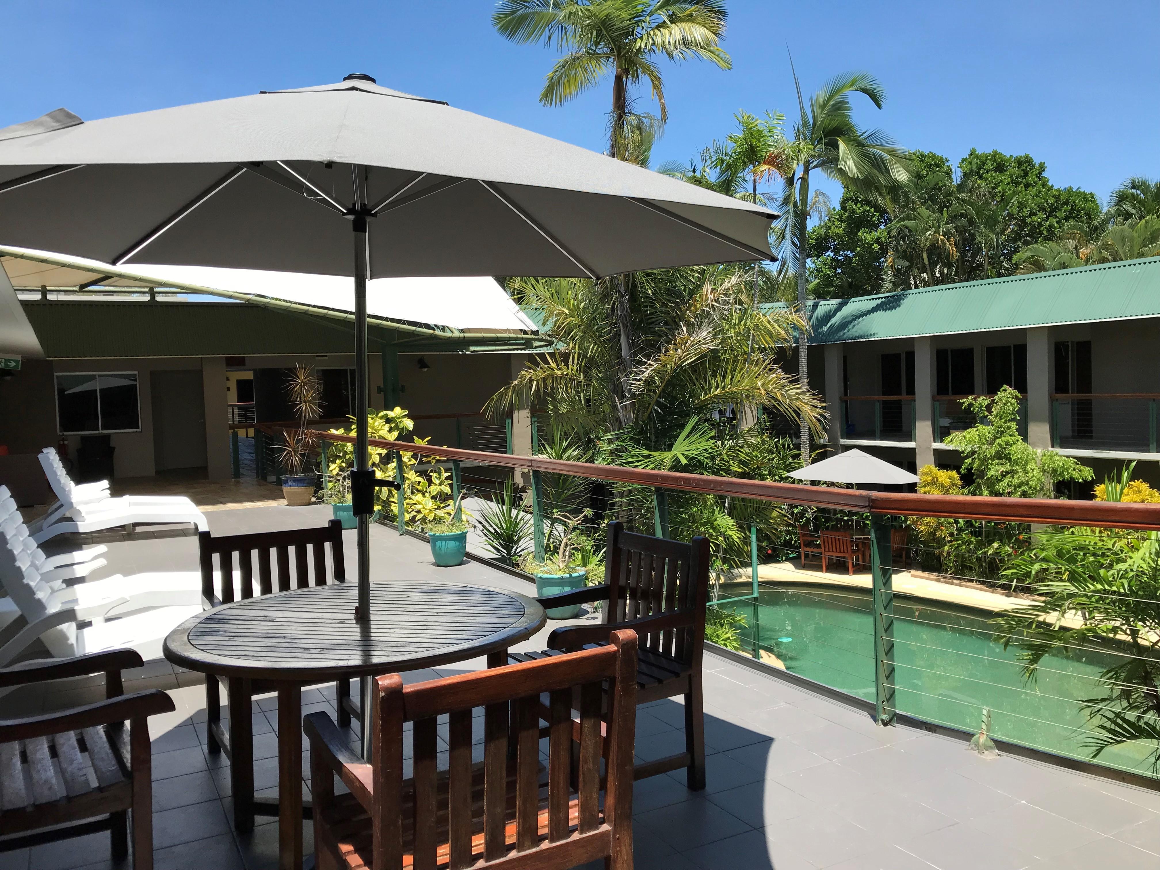 Bay Village Tropical Retreat & Apartments Кэрнс Экстерьер фото