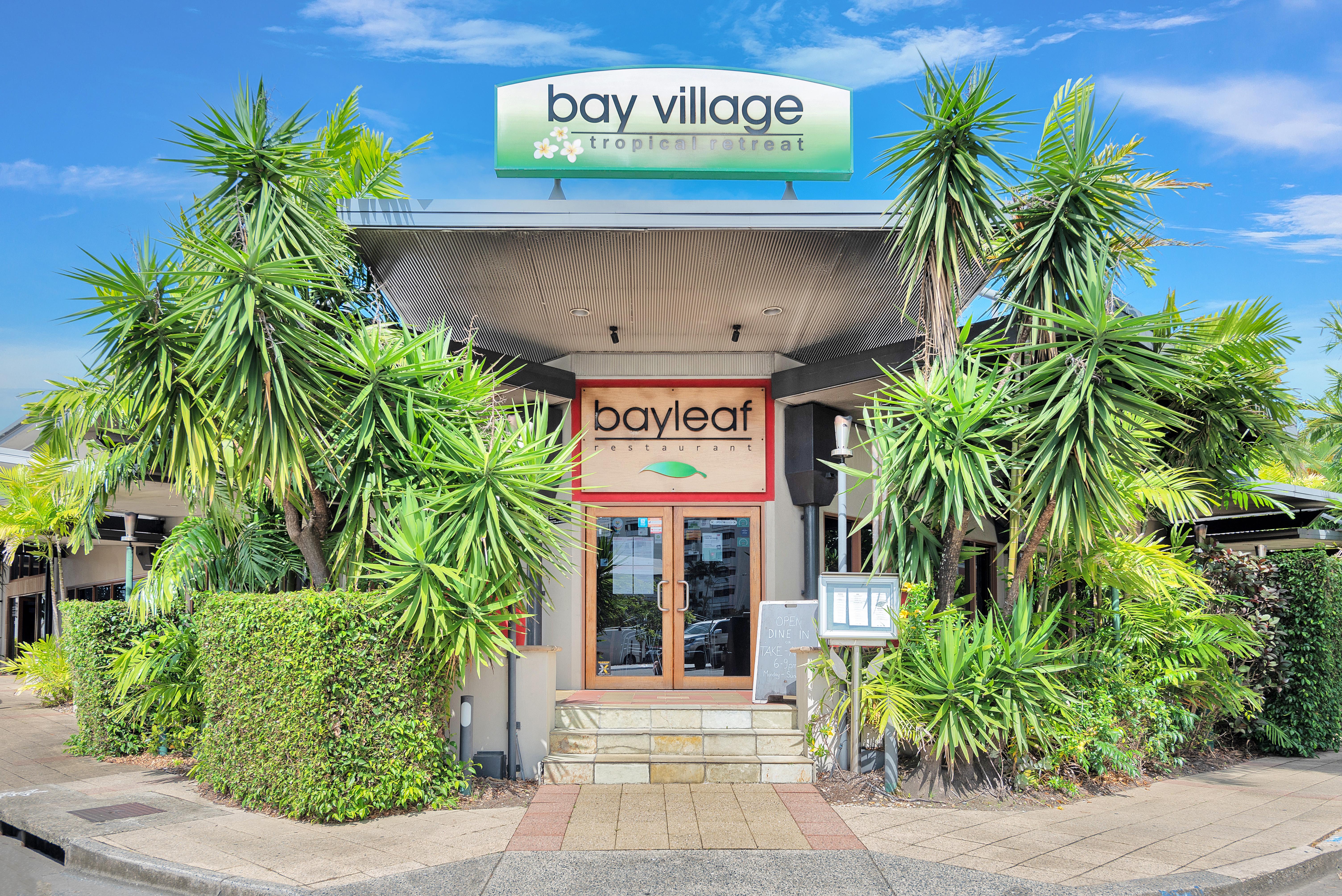 Bay Village Tropical Retreat & Apartments Кэрнс Экстерьер фото
