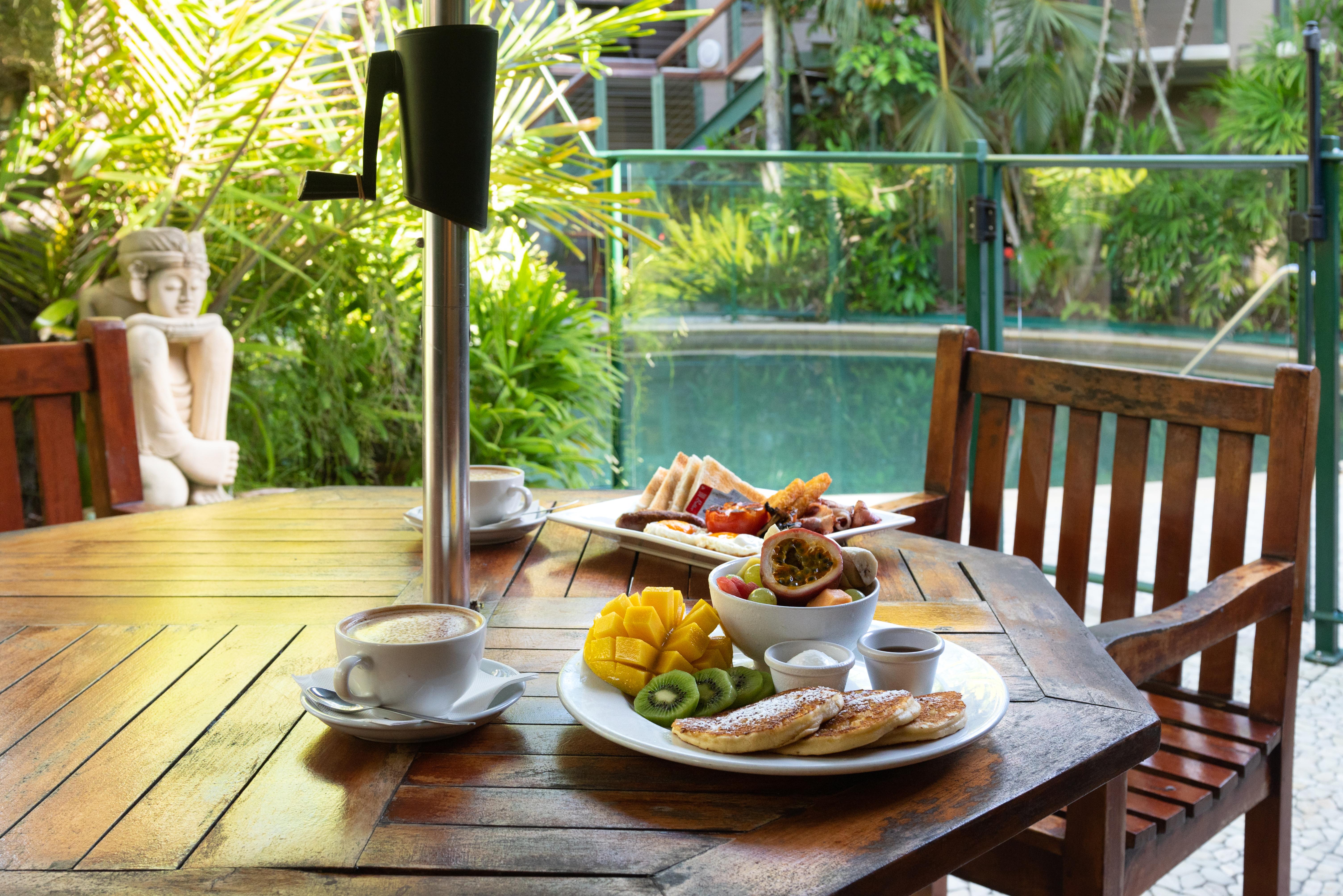 Bay Village Tropical Retreat & Apartments Кэрнс Экстерьер фото