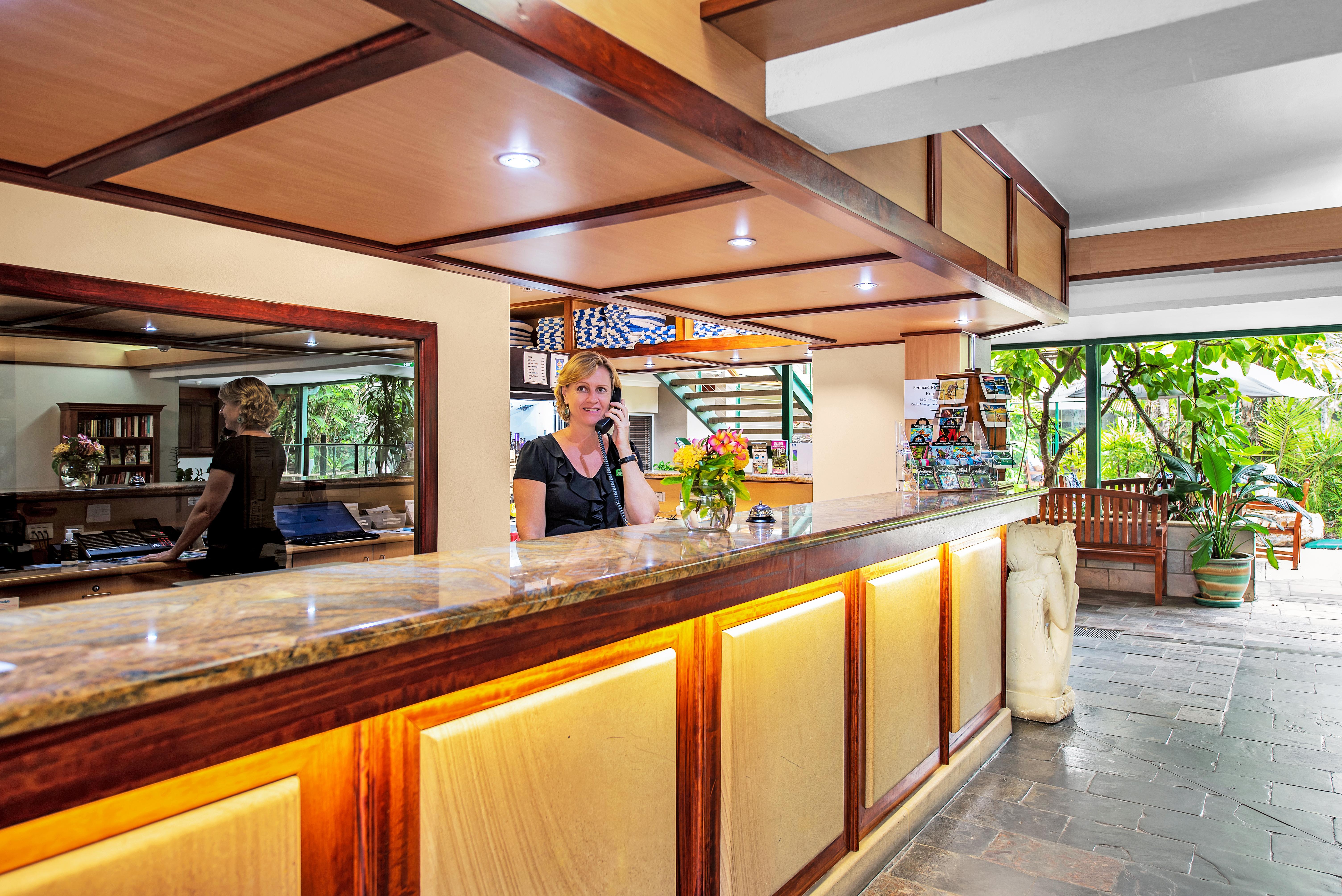 Bay Village Tropical Retreat & Apartments Кэрнс Экстерьер фото