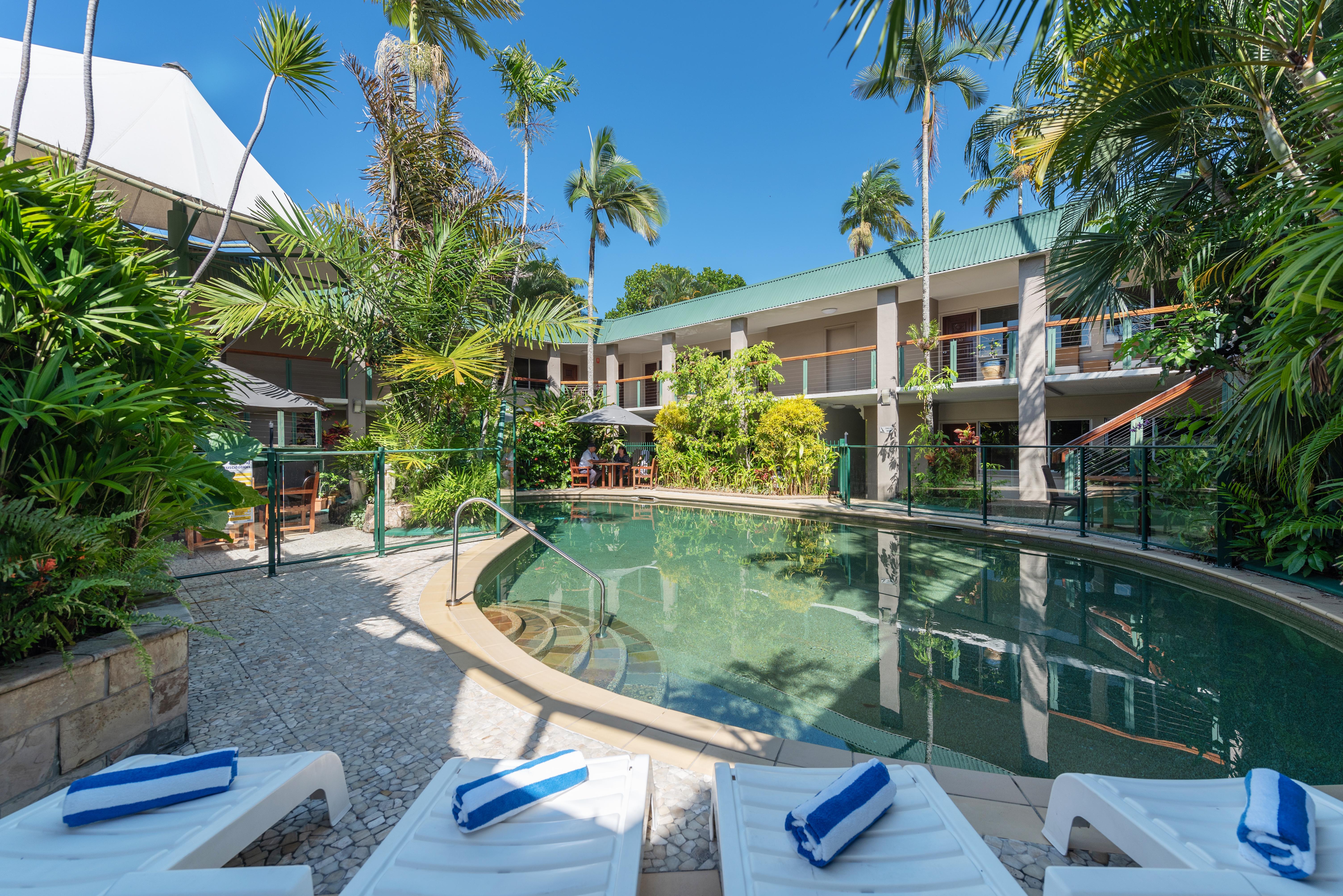 Bay Village Tropical Retreat & Apartments Кэрнс Экстерьер фото