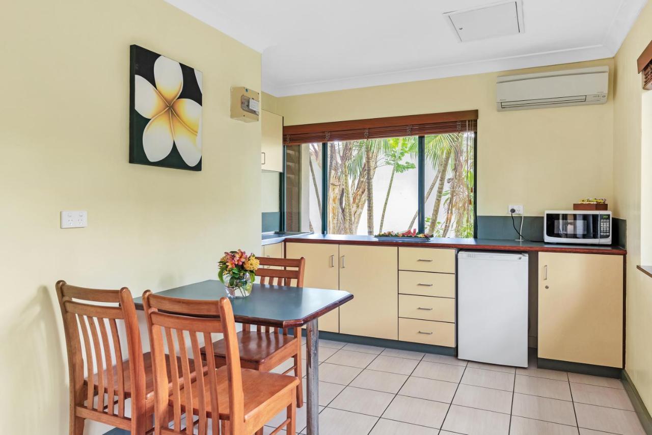 Bay Village Tropical Retreat & Apartments Кэрнс Экстерьер фото