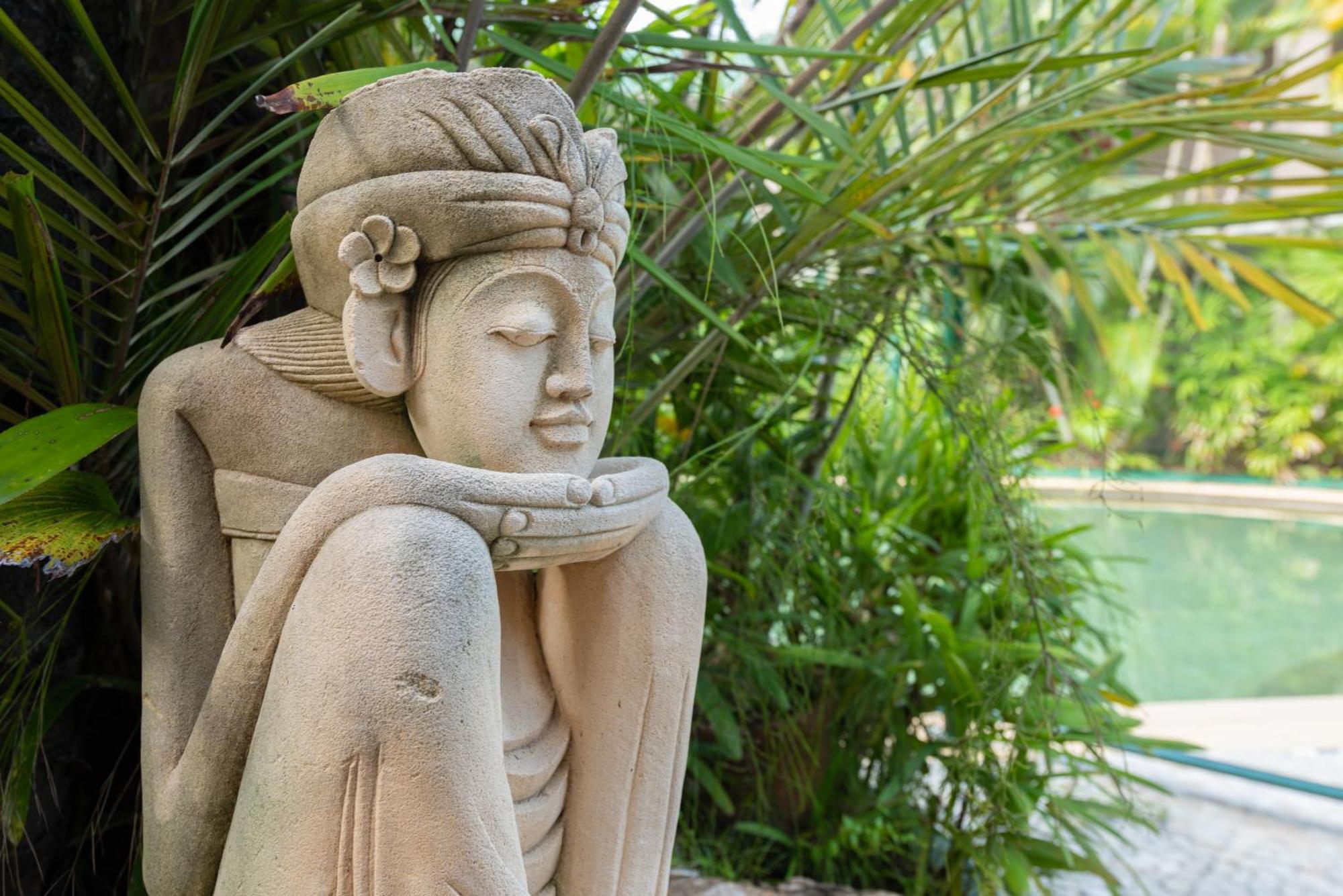 Bay Village Tropical Retreat & Apartments Кэрнс Экстерьер фото