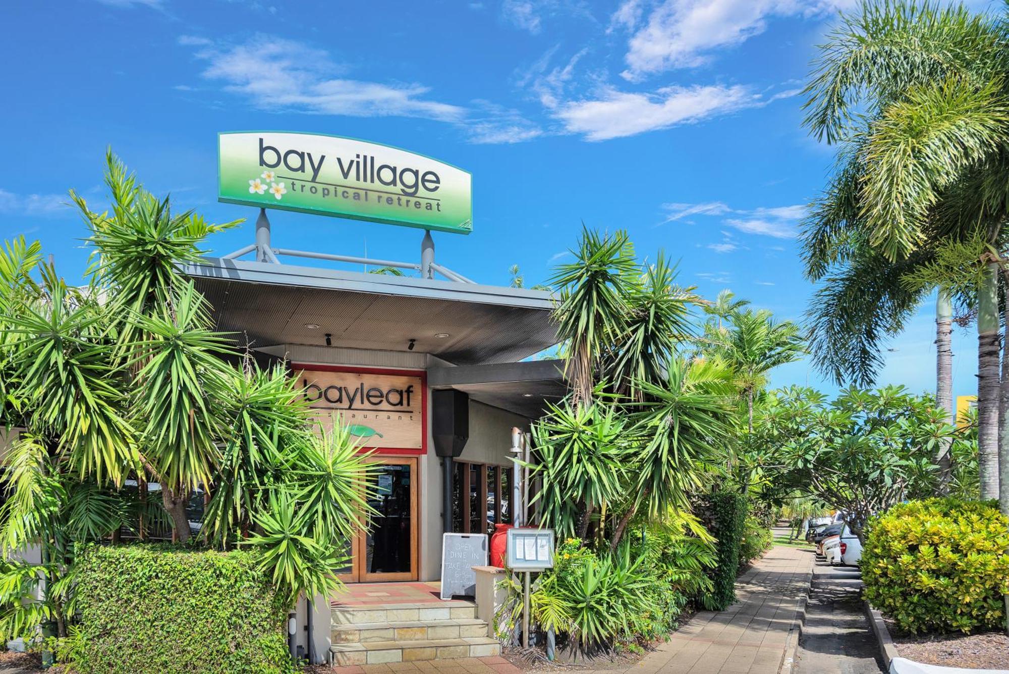 Bay Village Tropical Retreat & Apartments Кэрнс Экстерьер фото