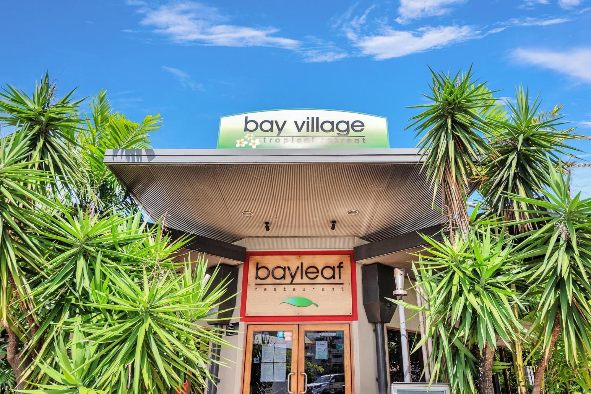 Bay Village Tropical Retreat & Apartments Кэрнс Экстерьер фото