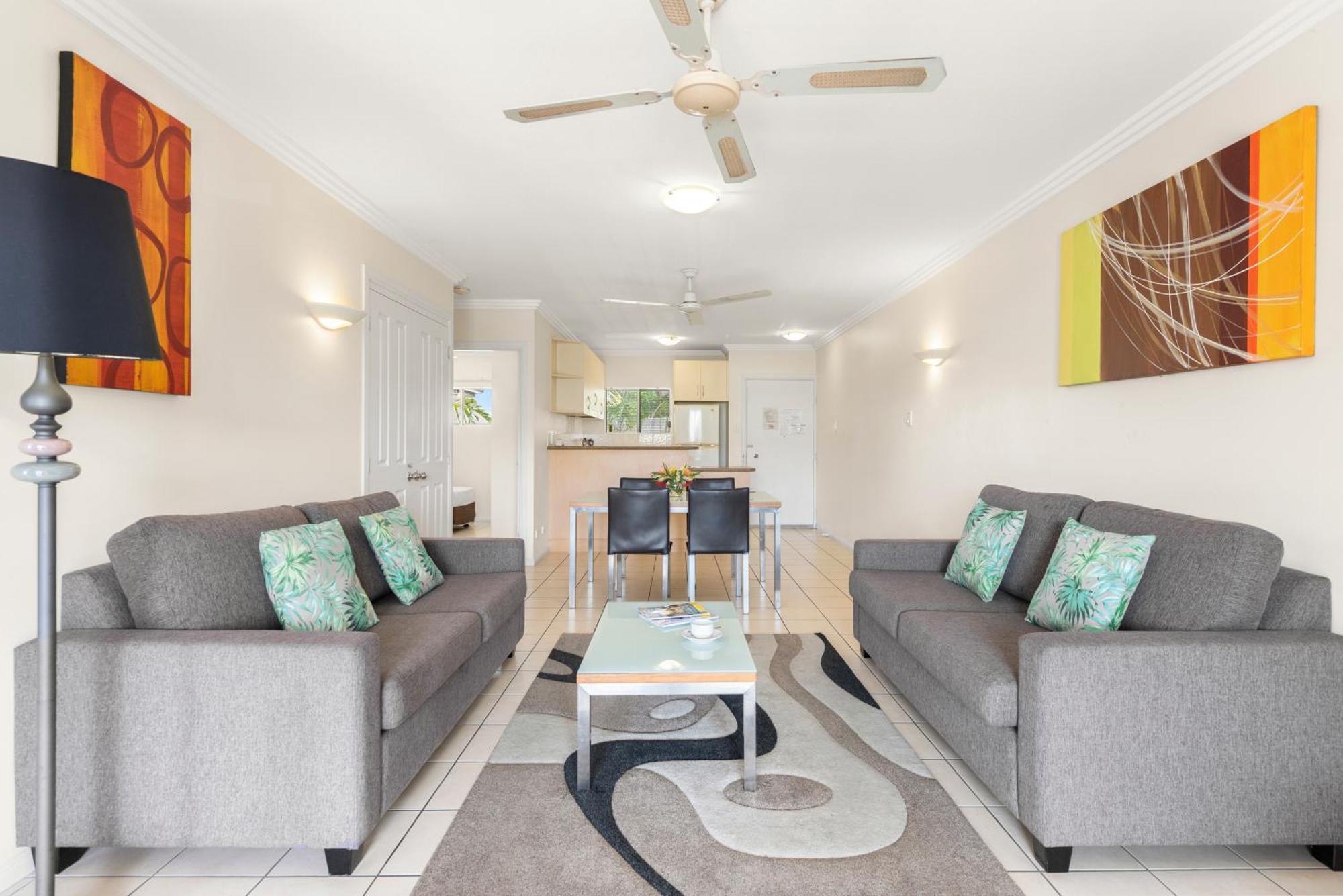 Bay Village Tropical Retreat & Apartments Кэрнс Экстерьер фото