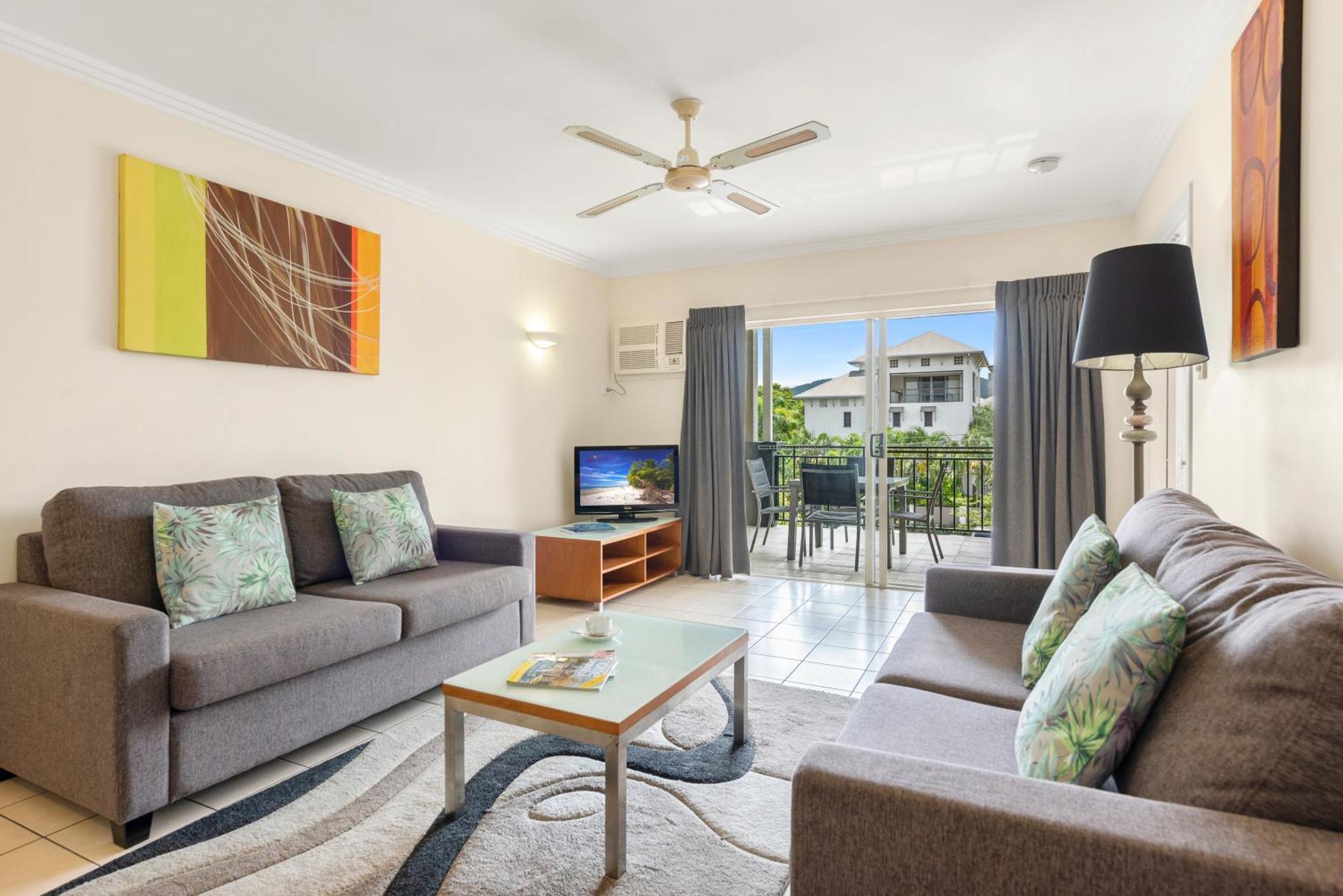 Bay Village Tropical Retreat & Apartments Кэрнс Экстерьер фото